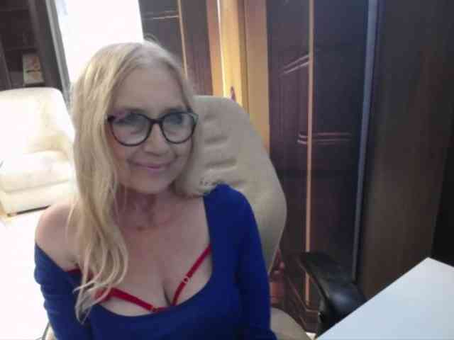 BlondeSofia webcam