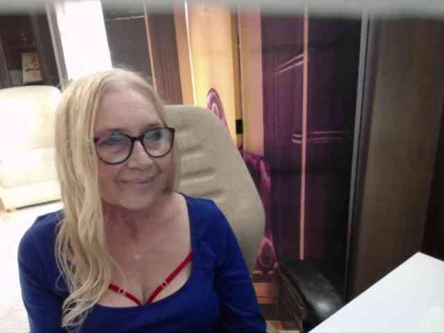 BlondeSofia webcam