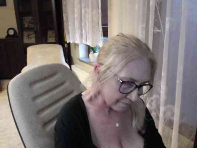 BlondeSofia webcam