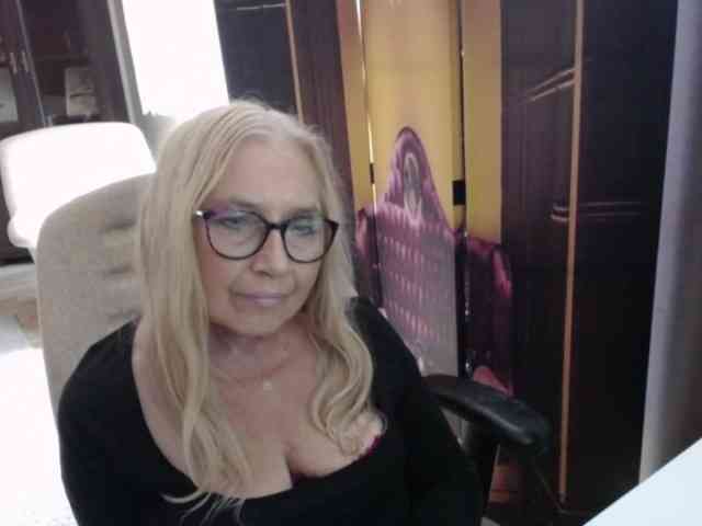 BlondeSofia webcam