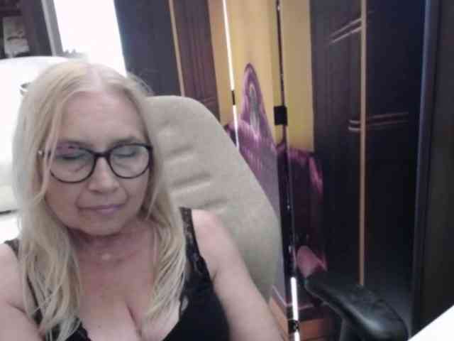 Model: BlondeSofia