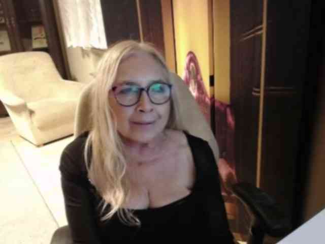 Model: BlondeSofia