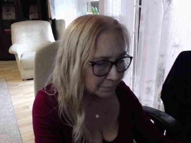 BlondeSofia webcam