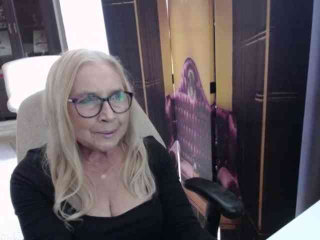 BlondeSofia webcam
