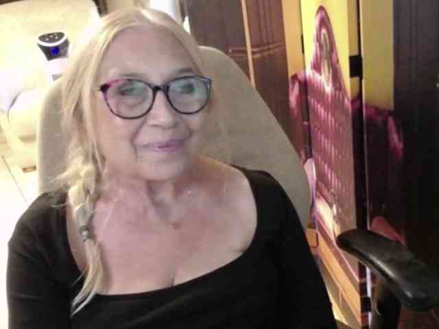 BlondeSofia webcam