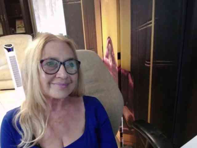 BlondeSofia webcam
