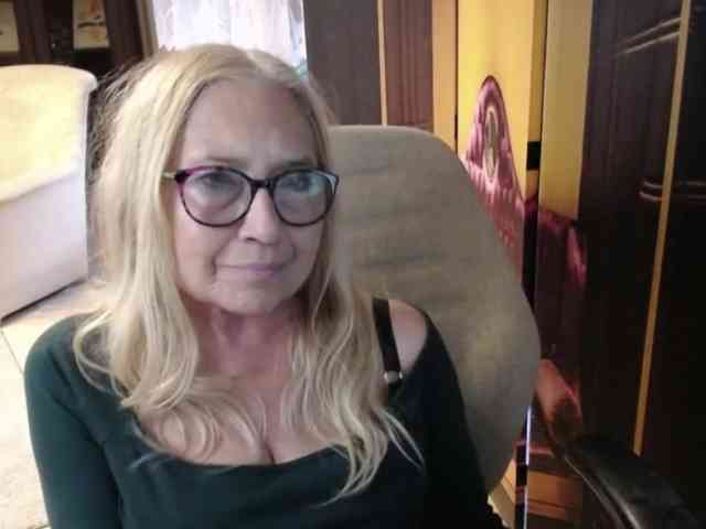 BlondeSofia webcam