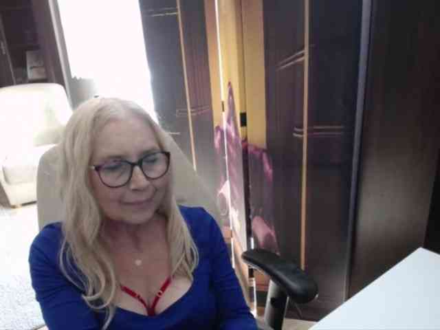 BlondeSofia webcam