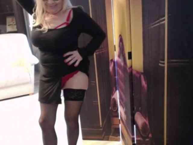 Model: BlondeSofia