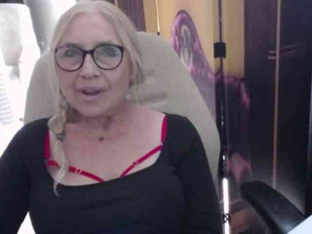 BlondeSofia webcam