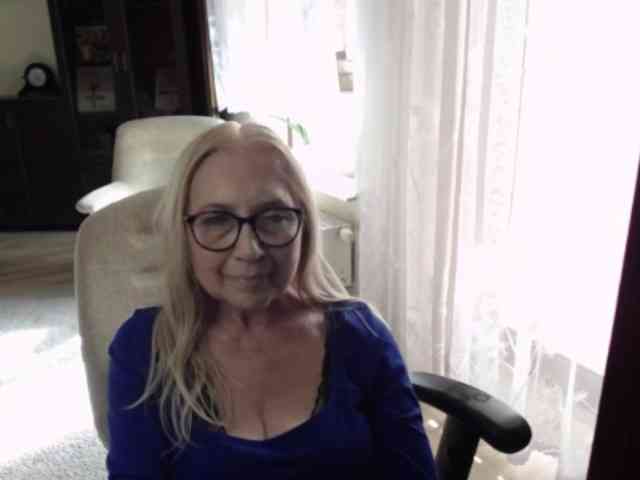BlondeSofia webcam