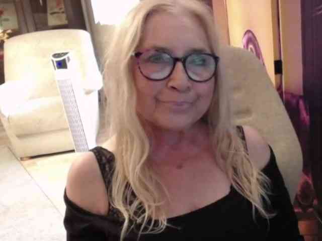 BlondeSofia webcam