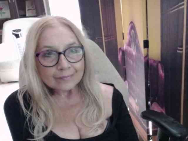 BlondeSofia webcam
