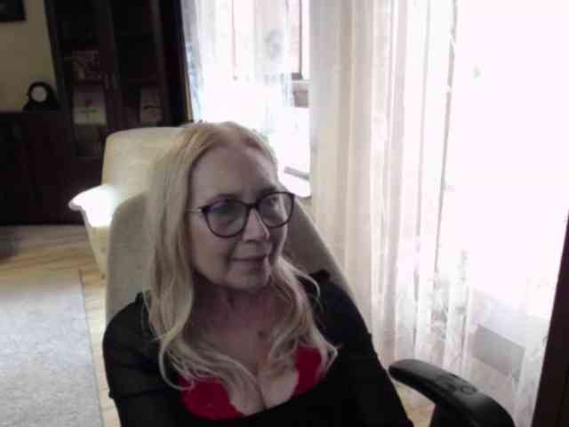 BlondeSofia webcam