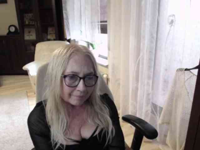BlondeSofia webcam