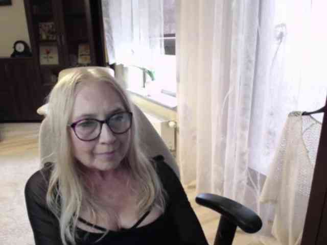 BlondeSofia webcam