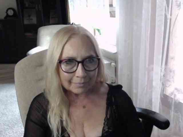 BlondeSofia webcam