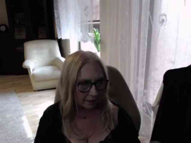 BlondeSofia webcam