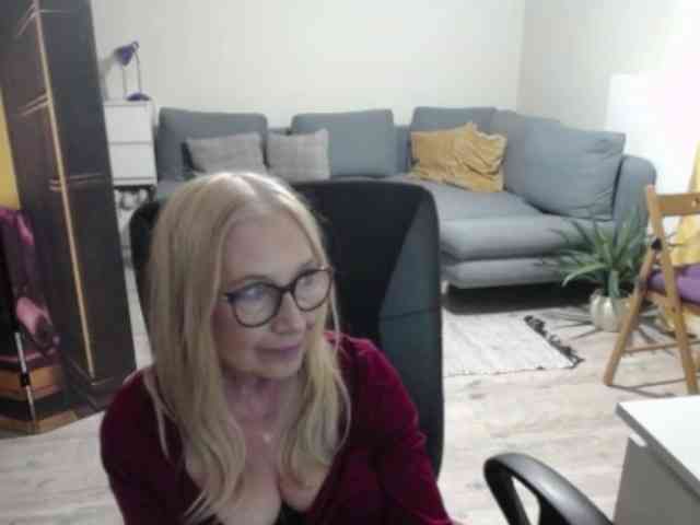 BlondeSofia webcam