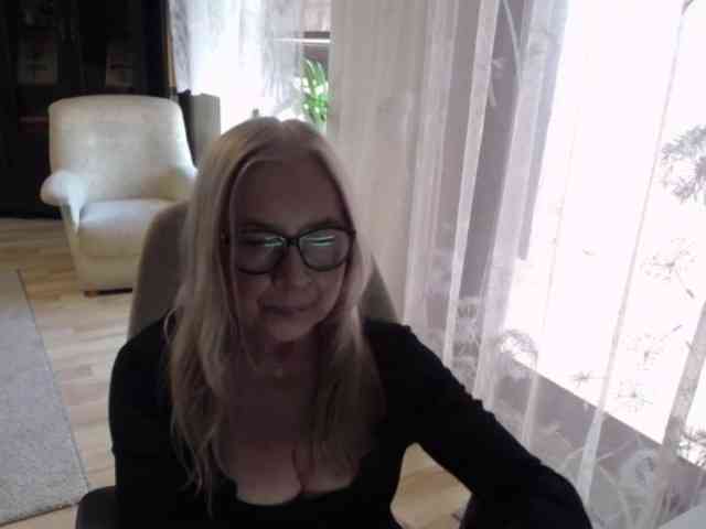 BlondeSofia webcam