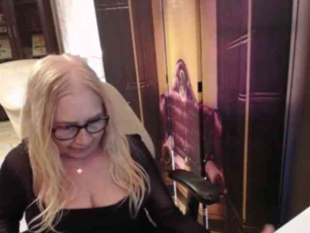 Model: BlondeSofia
