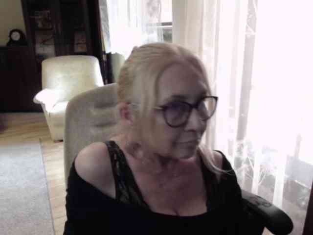 BlondeSofia webcam