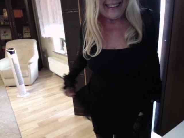 BlondeSofia webcam