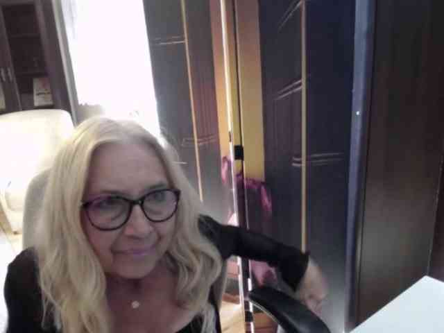 BlondeSofia webcam