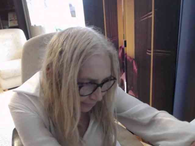 BlondeSofia webcam
