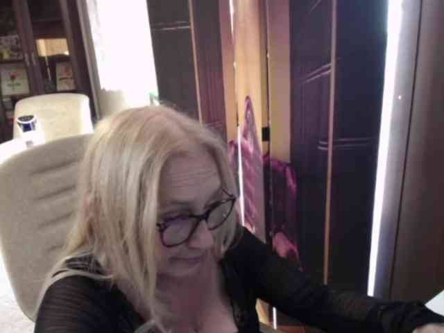 BlondeSofia webcam