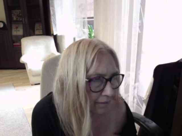 BlondeSofia webcam