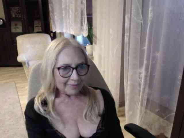 BlondeSofia webcam