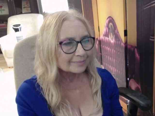 BlondeSofia webcam