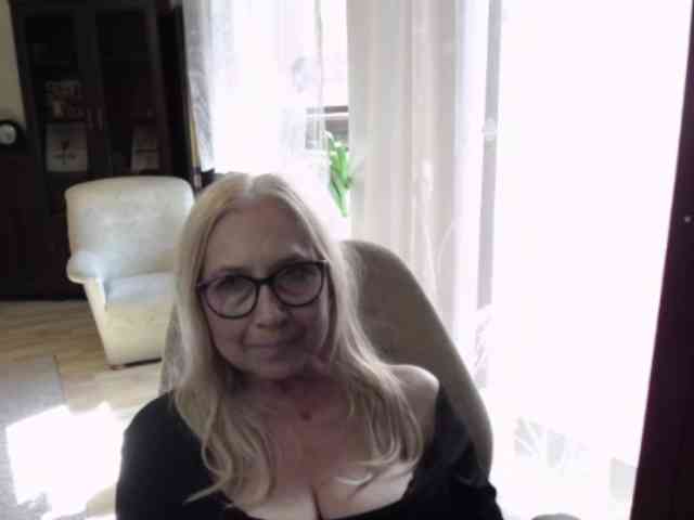 Model: BlondeSofia