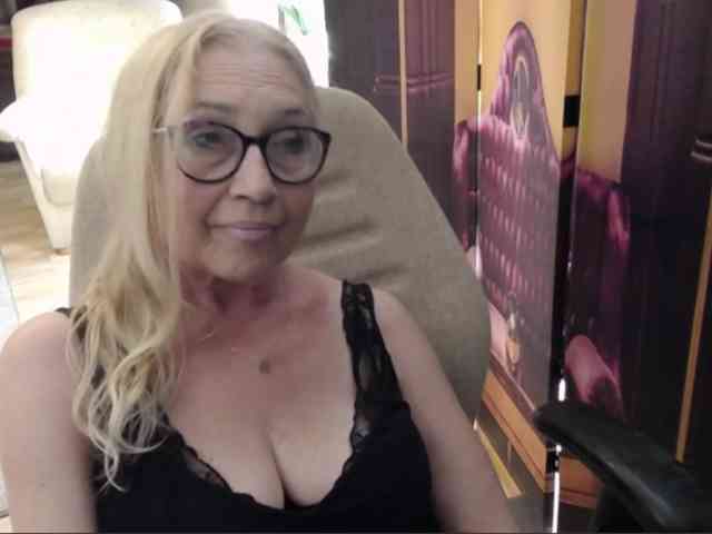 BlondeSofia webcam