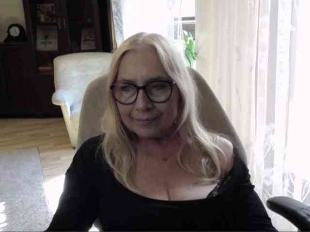 BlondeSofia webcam