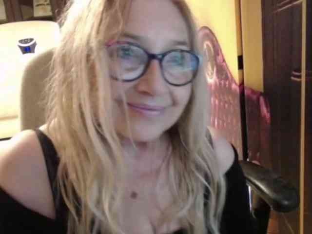 BlondeSofia webcam