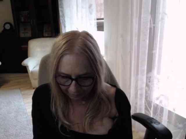 BlondeSofia webcam