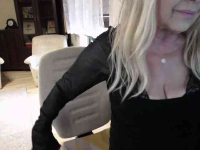 BlondeSofia webcam