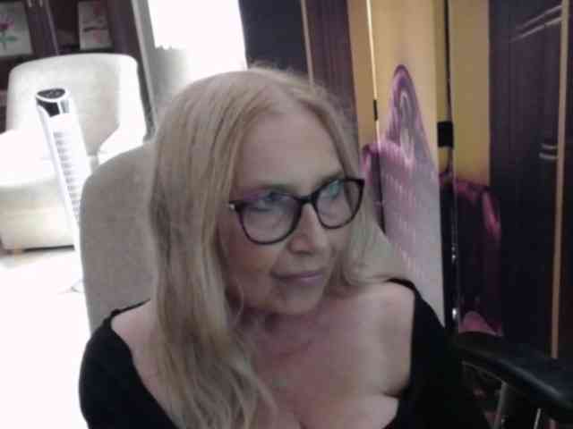 Model: BlondeSofia