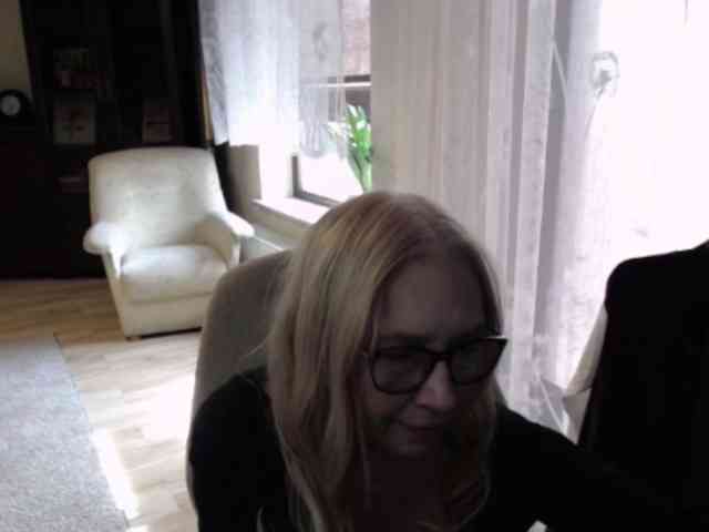 BlondeSofia webcam