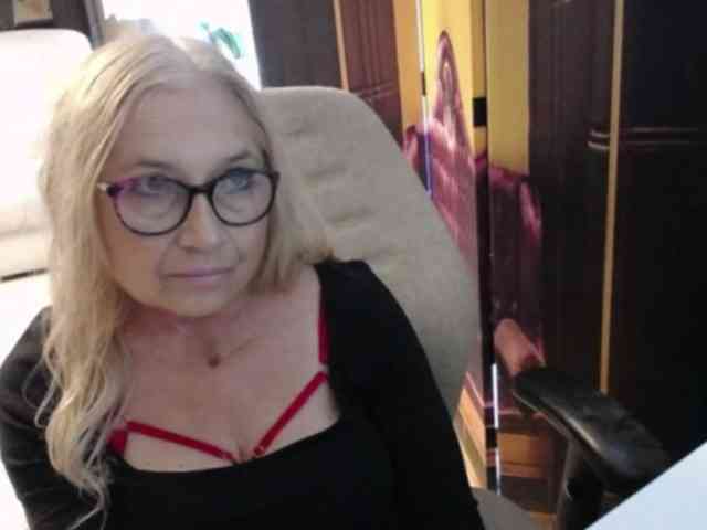 BlondeSofia webcam