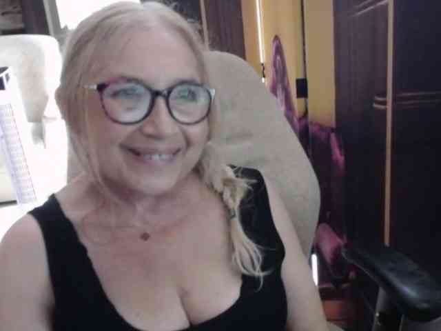BlondeSofia webcam
