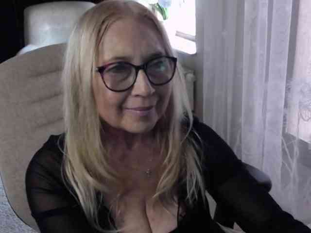 Model: BlondeSofia
