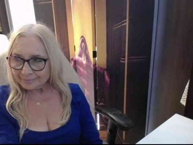 BlondeSofia webcam