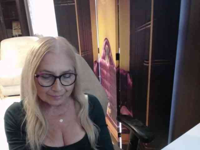 BlondeSofia webcam