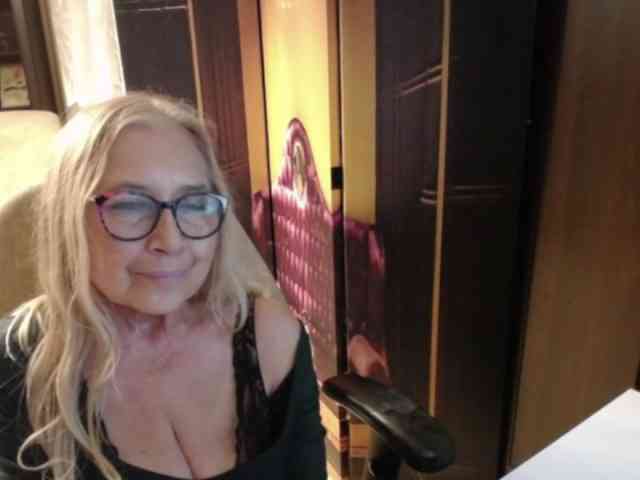 Model: BlondeSofia