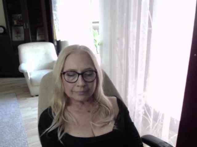 Model: BlondeSofia