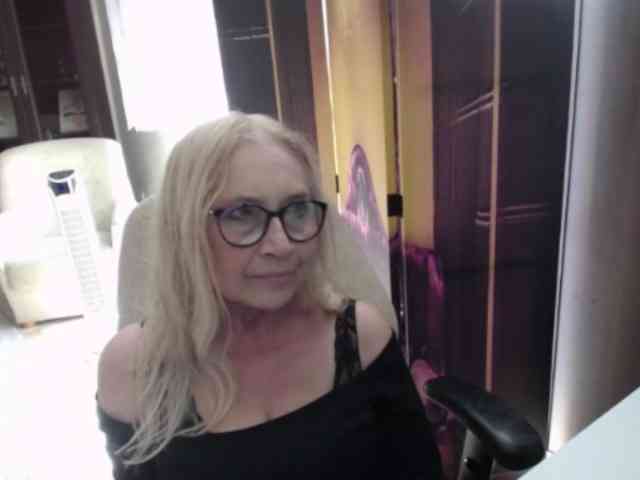 BlondeSofia webcam