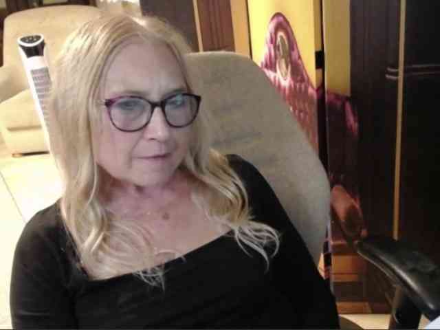 BlondeSofia webcam